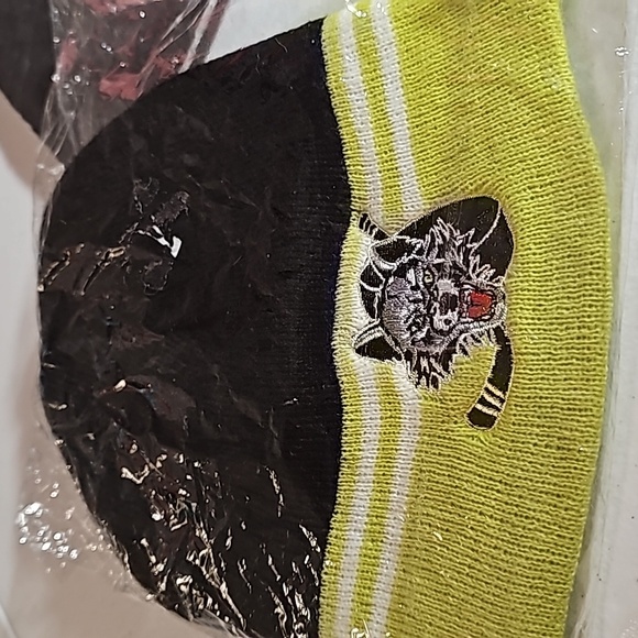 Chicago Wolves Hat Beanie - Black/Lime Green New in package - Picture 6 of 6